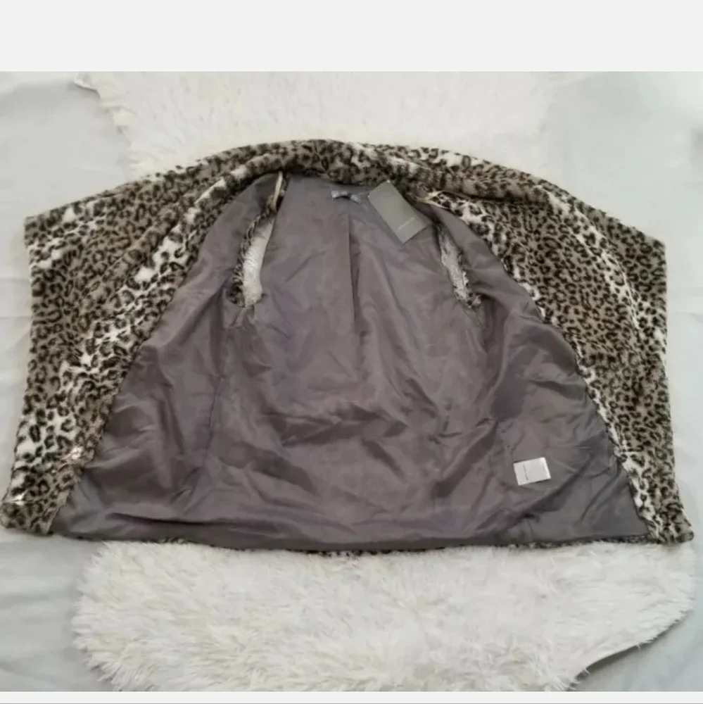 NWT Women's Vest Faux fur size Xs and Medium Multi-colored open pockets - Picture 2 of 11